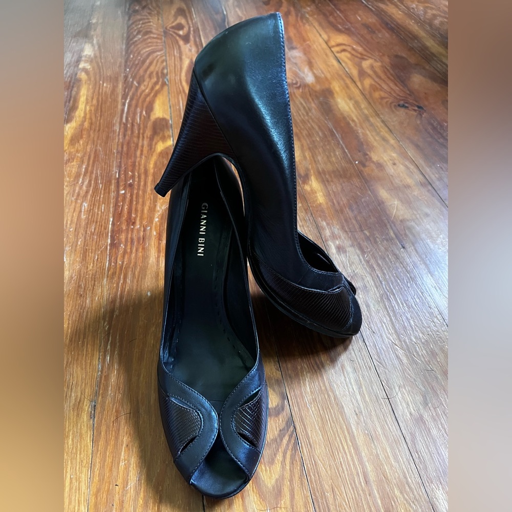 Gianni Bini Brown Leather Open-Toe Heels
